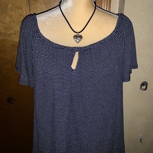 Cuuuuute Navy Split-Sleeve top